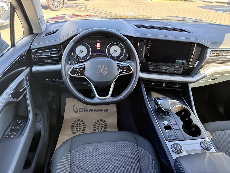 Volkswagen Touareg 170KW,4X4,8°AT,ČERNÁDEEP,TAŽNÉ - fotka 15 z 34