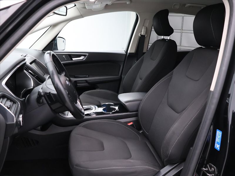 Ford S-MAX 2,0 TDCi Aut. Titanium 7-Míst - fotka 12 z 39