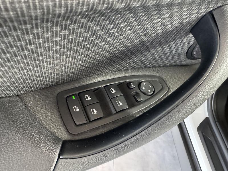 BMW X1 (2019) xDrive 18d AUT. LED NAVI TAŽNÉ - fotka 14 z 28