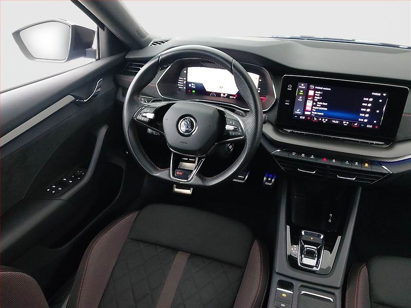 Škoda Octavia (2021) RS 2.0 TSI - fotka 7 z 24