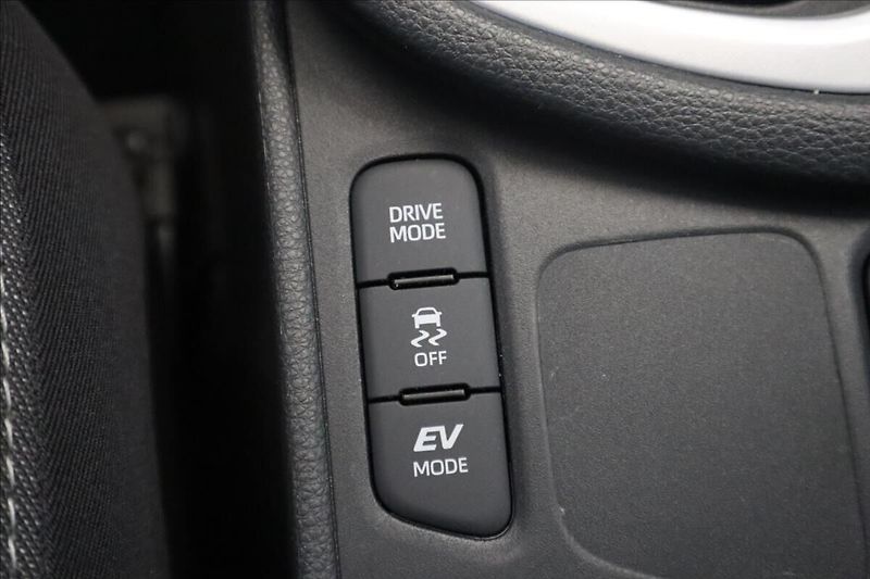 Toyota Yaris 1,5  HYBRID - fotka 19 z 23
