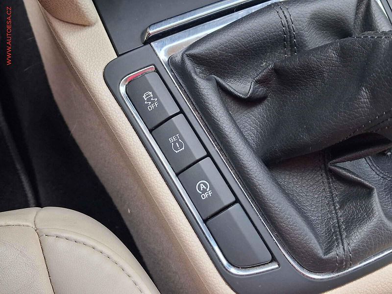 Škoda Superb (2012) 1.6TDi, Xenon - fotka 18 z 23