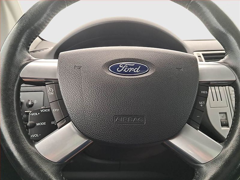 Ford Kuga (2012) 2.0 TDCi, 4X4, Navi, Tempomat - fotka 17 z 19
