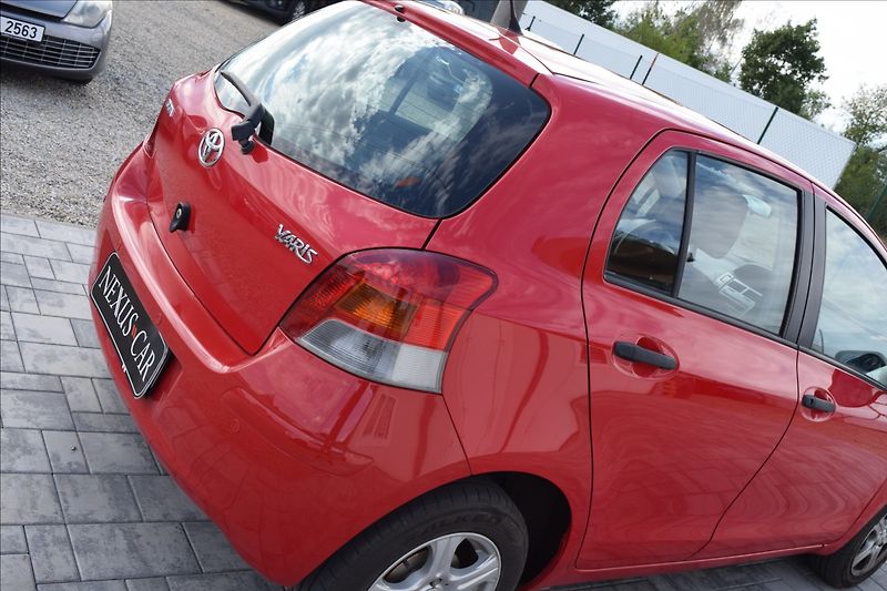 Toyota Yaris 1,0 i 51KW ZAD. PARK. SENZORY - fotka 6 z 40