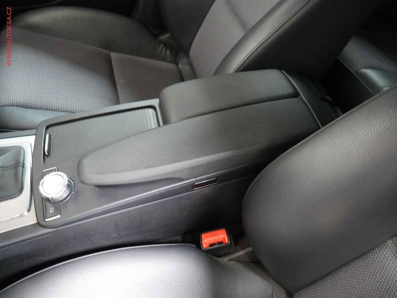 Mercedes-Benz Třídy C (2013) 1.6 C180, AT, navi, xenon - fotka 24 z 26