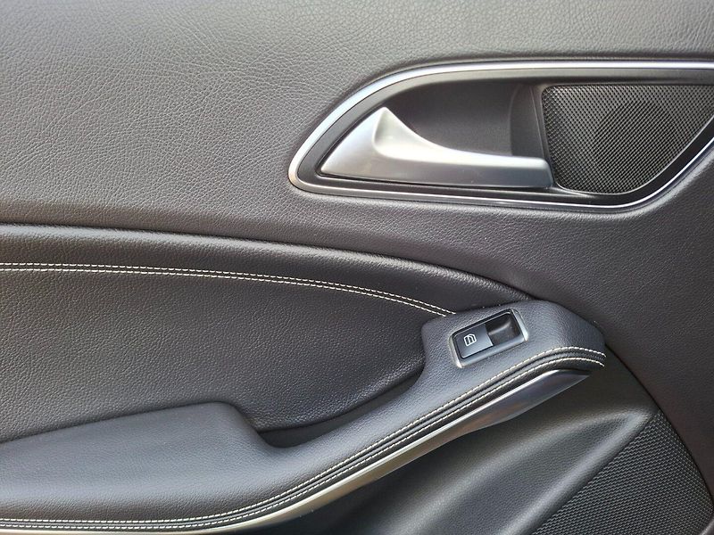 Mercedes-Benz GLA (2014) 220CDI 125kW 4MATIC -TAŽ.ZAŘ. - fotka 26 z 35