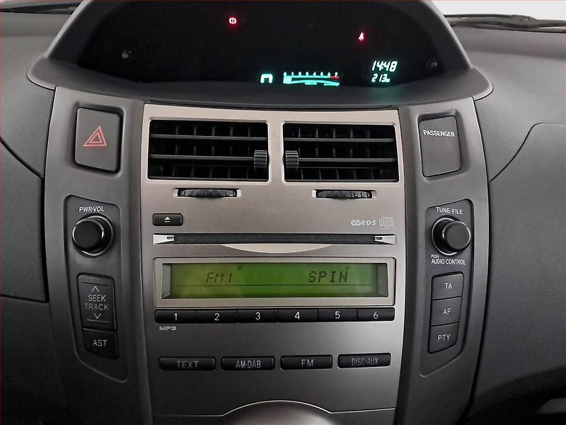 Toyota Yaris (2009) 1.33 Dual VVT-i, Automat - fotka 12 z 15