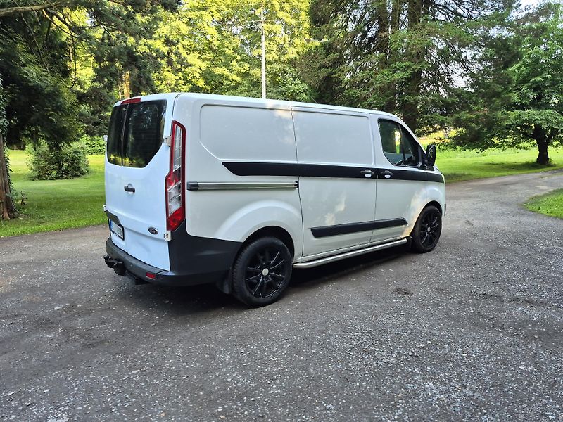 Ford Transit Custom (2013) 2.2Tdci 92Kw L1H1 klima - fotka 10 z 24