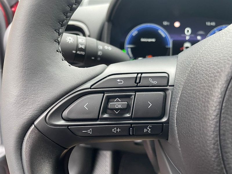 Toyota Yaris 1.5 HEV 130k Executive - fotka 17 z 24