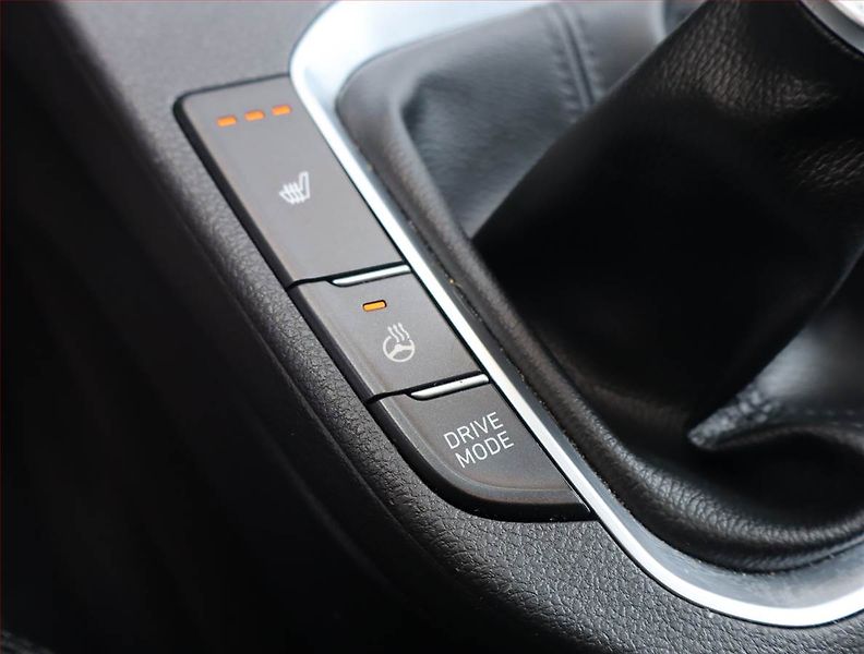 Hyundai i30 (2022) Family 1.5 T-GDI MHEV - fotka 16 z 16