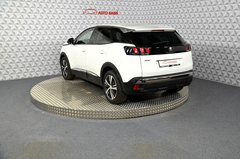 Peugeot 3008 (2020) 1.5bHDi 130 Allure - fotka 8 z 20