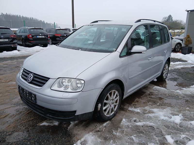 Volkswagen Touran 1.6 FSI, ALU - fotka 2 z 27