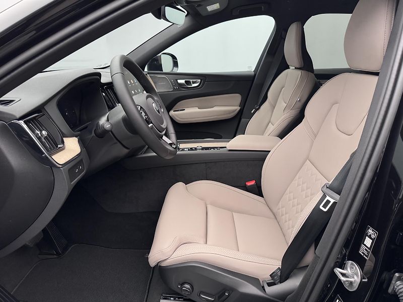 Volvo XC60 (2026) T6 AWD AUT BRIGHT PLUS - fotka 3 z 23