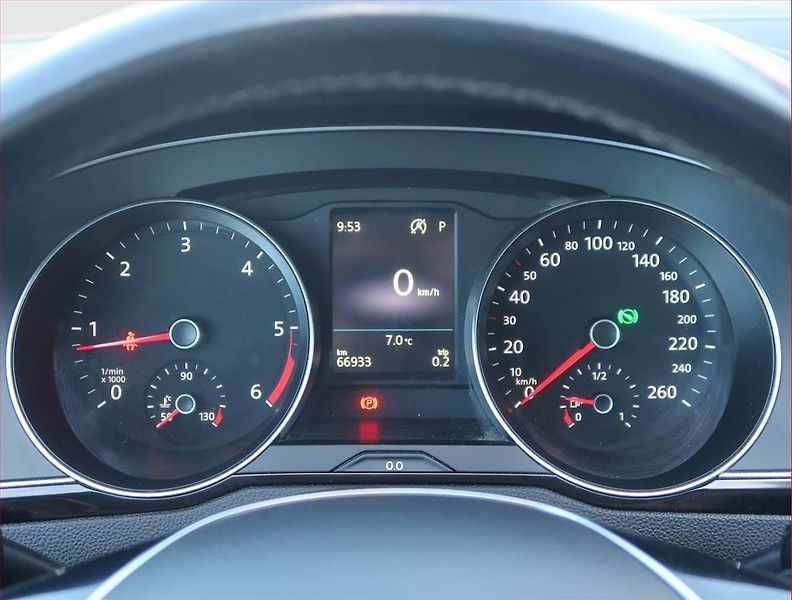 Volkswagen Passat (2017) R-Line 2.0 TDI, Automat - fotka 11 z 16