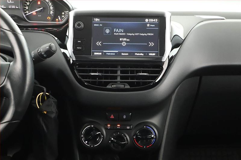 Peugeot 208 (2018) Active 1.2 PureTech, ČR,1.maj - fotka 10 z 14