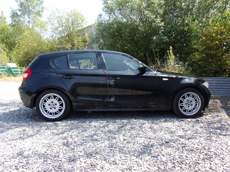 BMW Řada 1 (2005) 116i 85kW 2xALU KOLA DIGIKLIMA - fotka 4 z 19