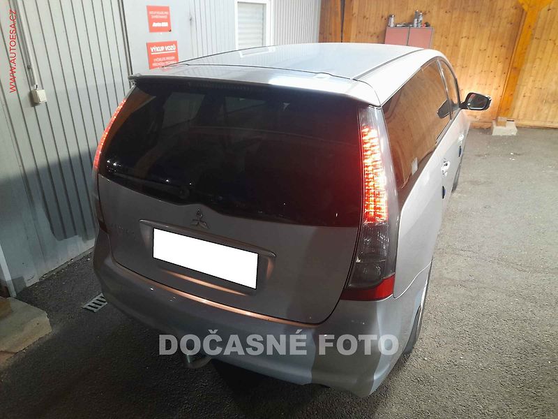 Mitsubishi Grandis (2004) 2.4, AT - fotka 2 z 3