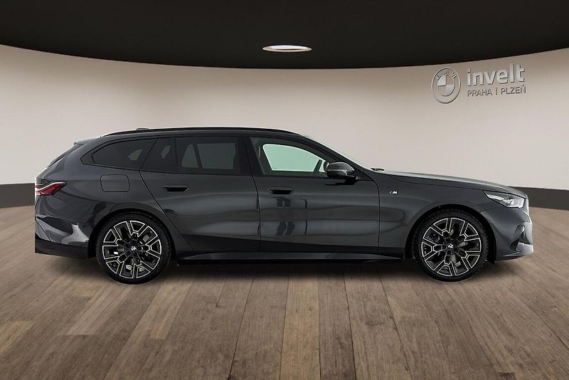 BMW Řada 5 540d xDrive Touring - fotka 2 z 19