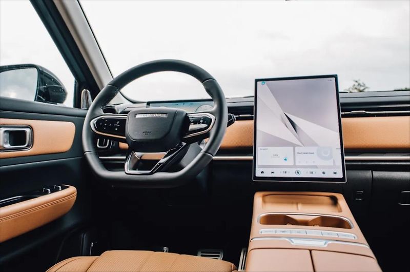 Jaecoo 7 (2026) 1,5 PHEV EXLUSIVE Hnédá kůže - fotka 2 z 3