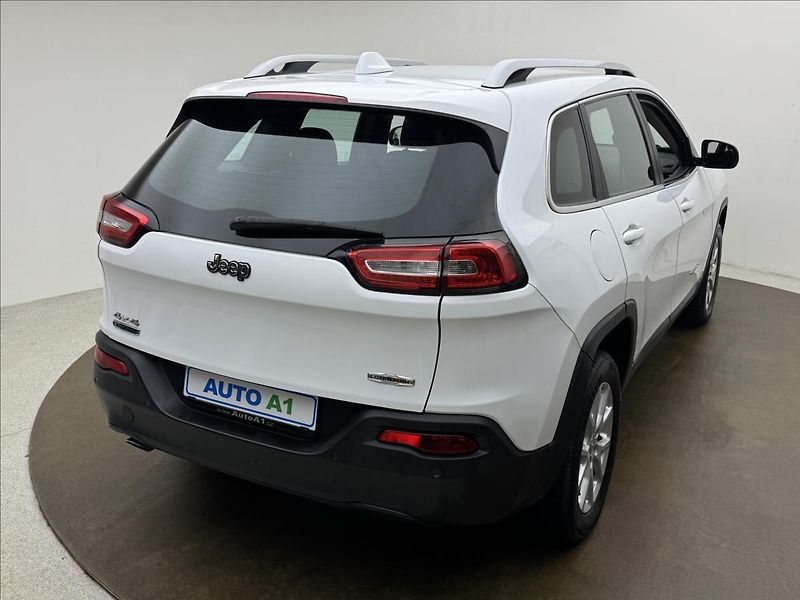 Jeep Cherokee 2,0 103kW 4X4 AC NAVI SENZORY - fotka 4 z 41