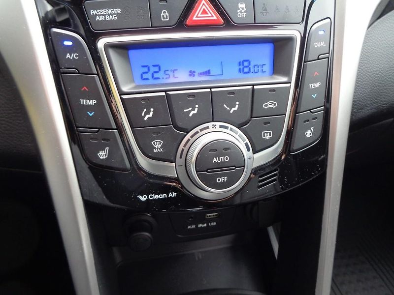 Hyundai i30 1.6i GDI Weekend - fotka 13 z 25