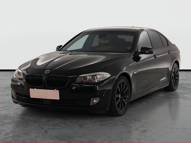 BMW Řada 5 (2010) 530d, Automat, Navi, Xenony - fotka 2 z 23