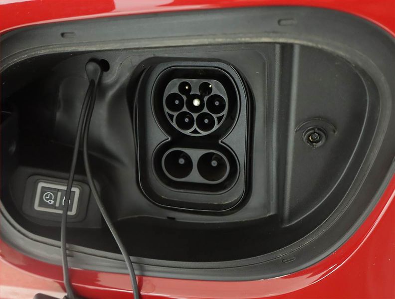 Fiat 600 (2023) (RED) 54 kWh, SoH 95% - fotka 17 z 18