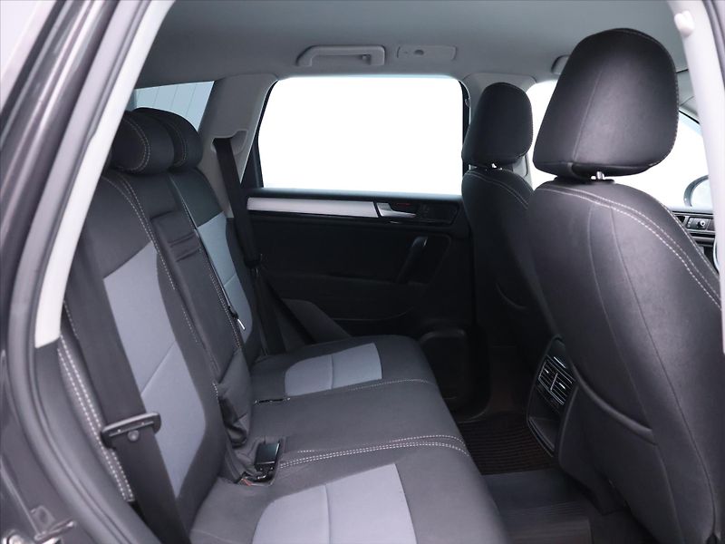 Volkswagen Touareg 3,0 TDI 150kW V6 CZ - fotka 15 z 39
