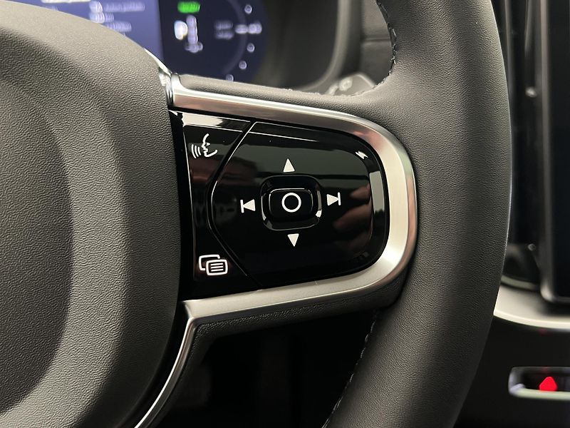 Volvo XC90 (2026) T8 AWD RECHARGE ULTRA DARK - fotka 24 z 46