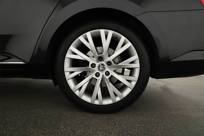 Škoda Superb (2023) Laurin&Klement 2.0 TDI - fotka 20 z 20