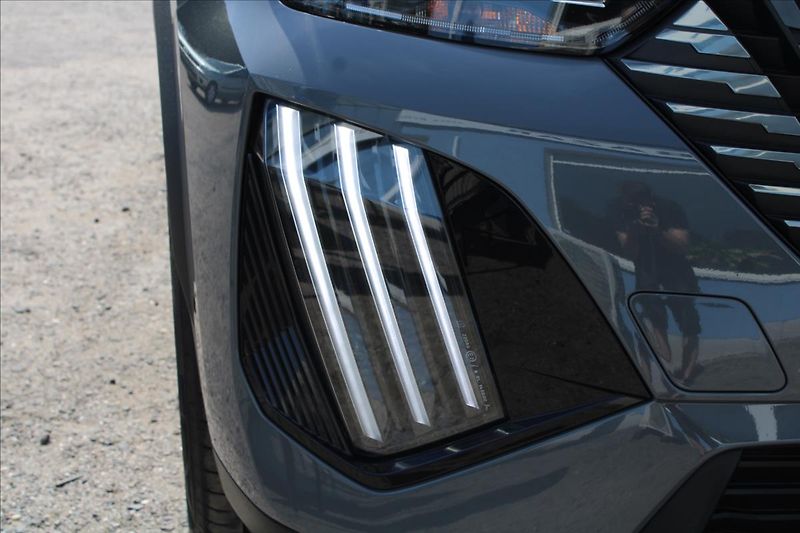 Peugeot 2008 1,2 PT  ČR,ALLURE,ZÁRUKA - fotka 33 z 38
