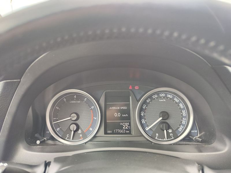 Toyota Auris 1.33 Dual VVT-i/73kW Active - fotka 14 z 28