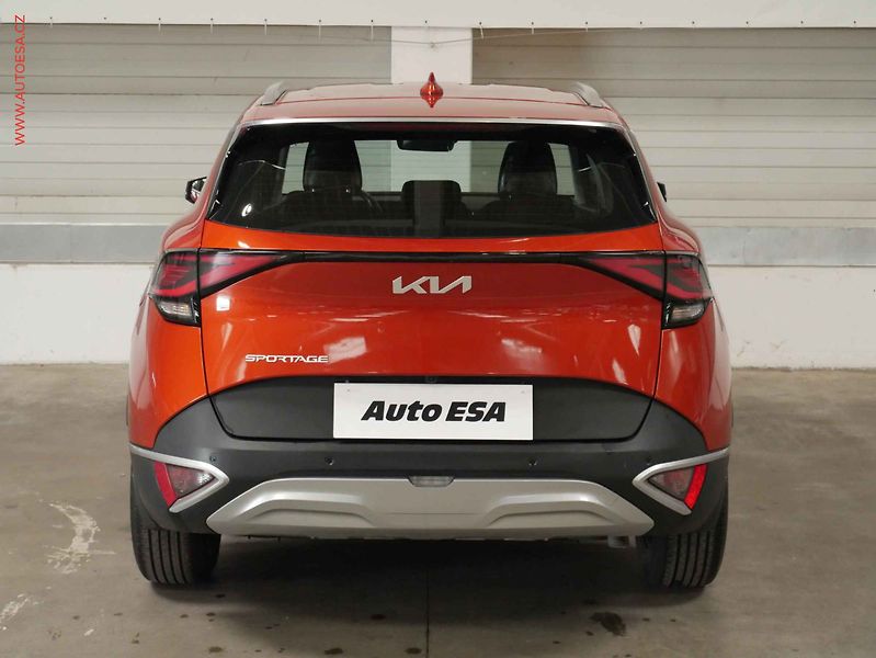 Kia Sportage (2023) 1.6 T-GDi, ČR, AT, LED - fotka 5 z 22