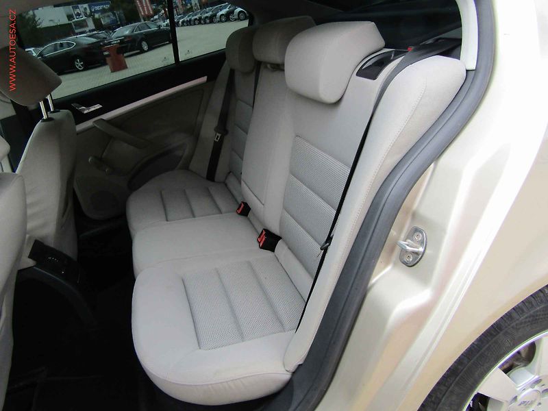 Škoda Octavia (2006) 2.0 FSI, AC, STK8/28 - fotka 10 z 14