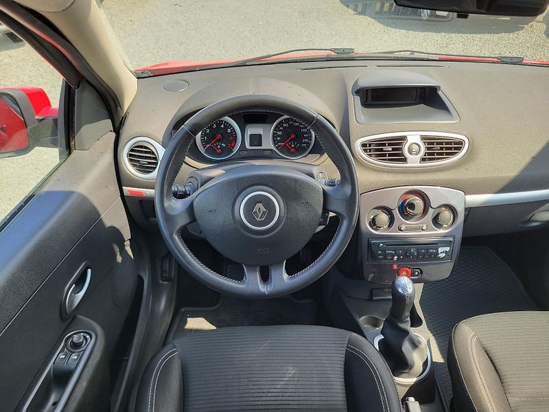 Renault Clio GRANDTOUR 1.2 i 16V ČR 1.majit - fotka 9 z 40