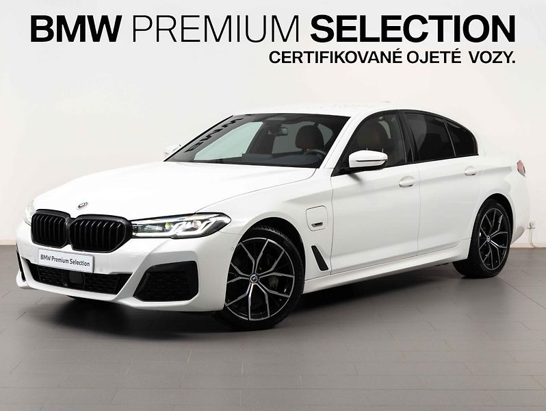 BMW Řada 5 545e xDrive Sedan - fotka 1 z 23