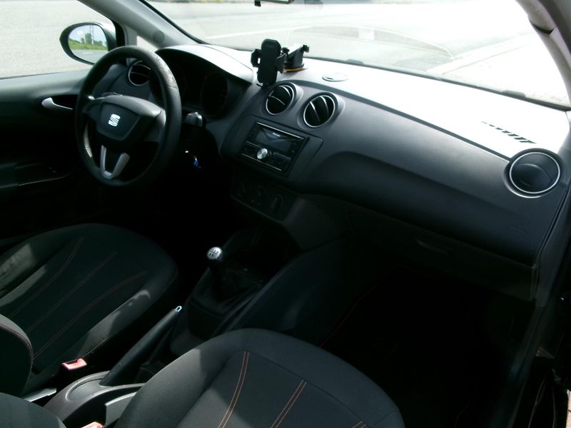 Seat Ibiza (2011) 1,6TDI KLIMA BT USB TEMP - fotka 20 z 29