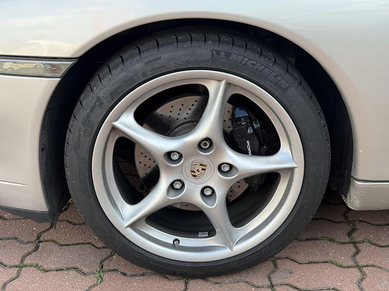 Porsche 911 (1999) Carrera - fotka 8 z 17