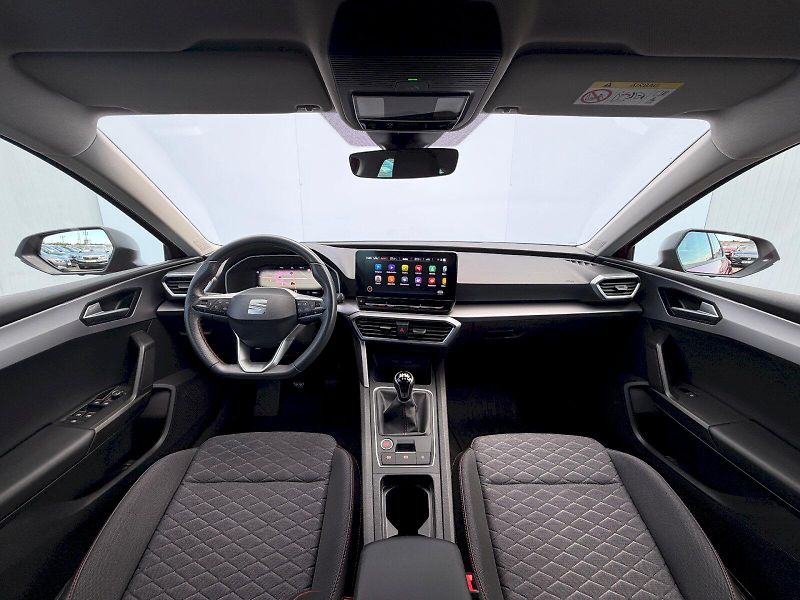 Seat Leon (2024) 1.5 TSI 110kW FR - fotka 9 z 35