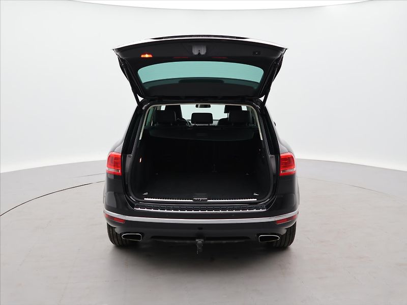 Volkswagen Touareg 3,0 TDI DSG 4M Exclusive 1.Maj - fotka 8 z 31