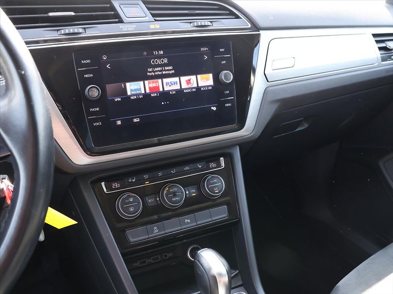 Volkswagen Touran 2,0 TDI 110kW DSG LED 1.Maj. - fotka 16 z 24