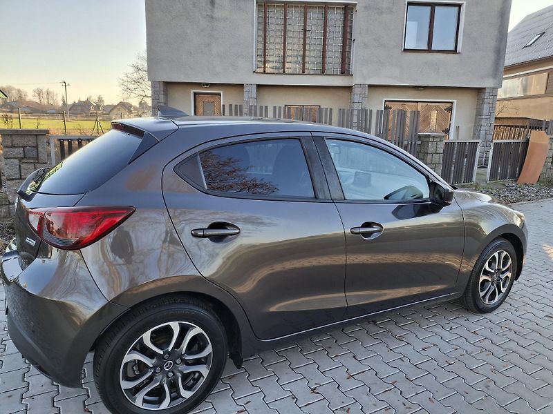 Mazda 2 1.5 benzin Rezervace - fotka 8 z 46