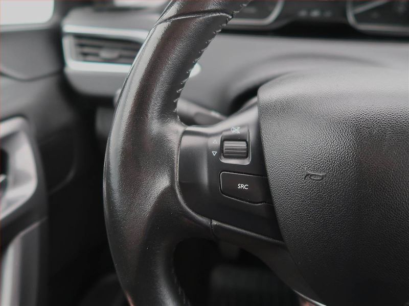 Peugeot 2008 (2018) 1.2 PureTech, ČR,1.maj - fotka 16 z 19