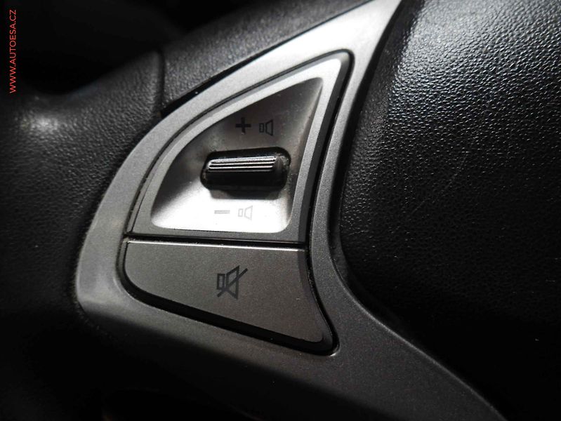 Hyundai ix20 (2011) 1.4i, ČR, AC, park.asist - fotka 14 z 17