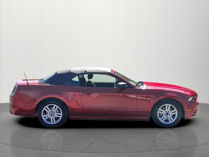 Ford Mustang 3,7 V6 227 Kw cabrio - fotka 10 z 21
