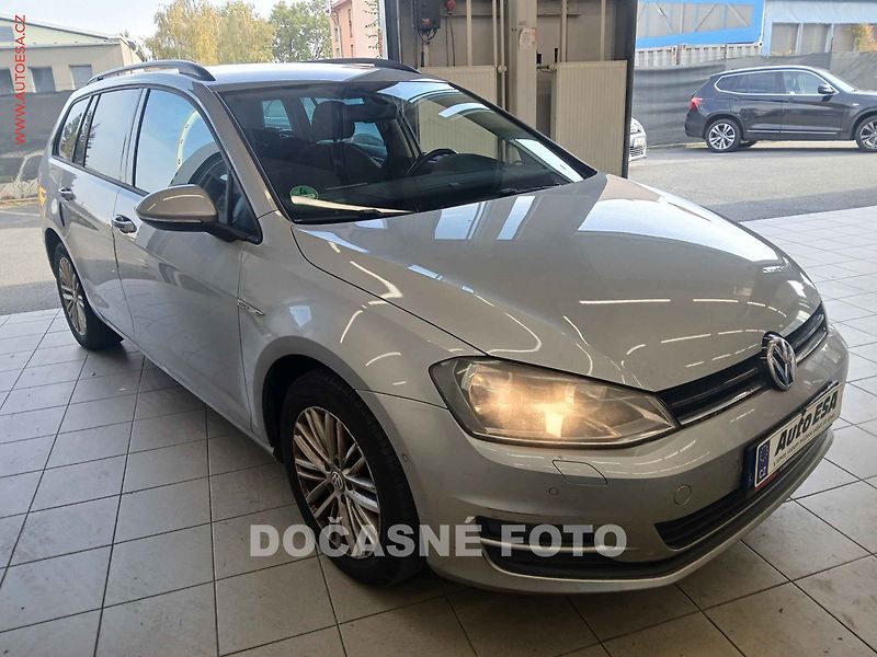 Volkswagen Golf (2014) 2.0 TDi, 1.maj, servis.kniha - fotka 1 z 3