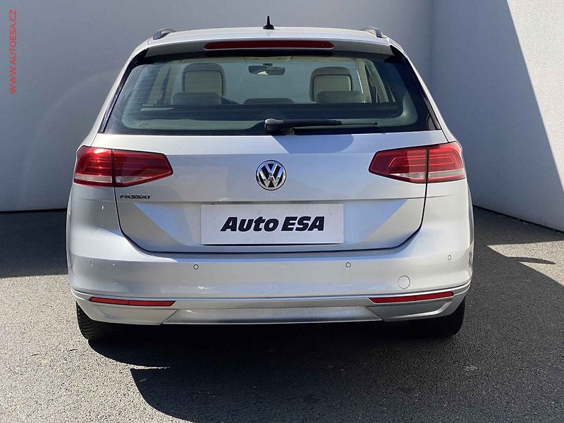 Volkswagen Passat (2018) 2.0 TDi, Comfortline, DSG - fotka 5 z 18