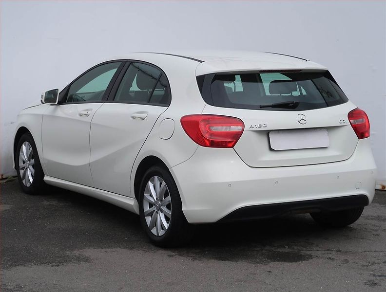Mercedes-Benz Třídy A (2015) A 180 d, Park. senzory - fotka 4 z 18