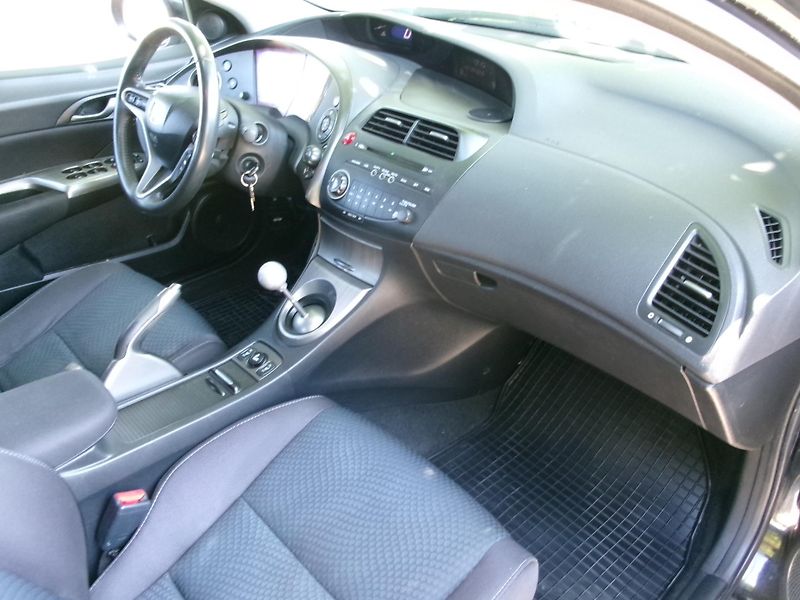 Honda Civic (2009) 1,8 VTEC PANORAMA ČR - fotka 15 z 23