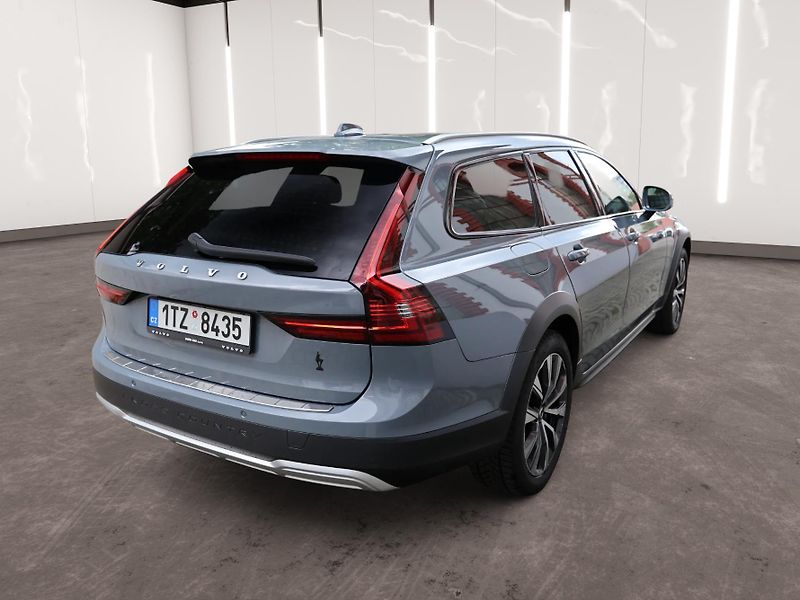 Volvo V90 (2021) Pro, B5 AWD mild hybrid - fotka 4 z 25
